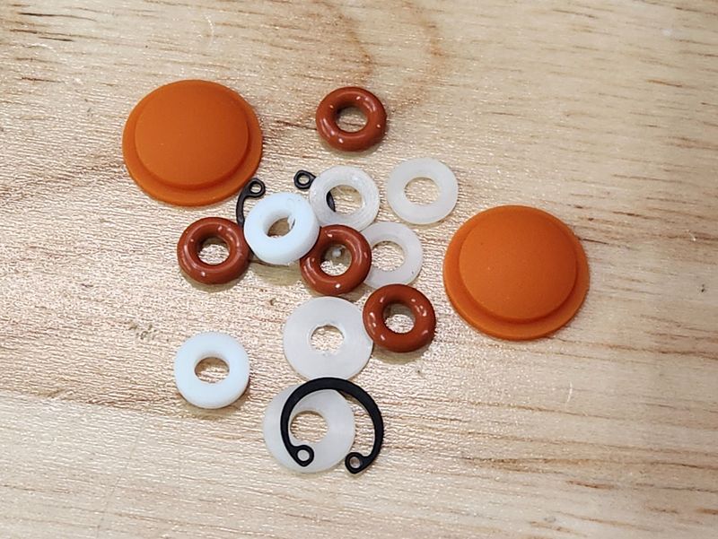 DLUX - Shock Rebuild Kit (50971)