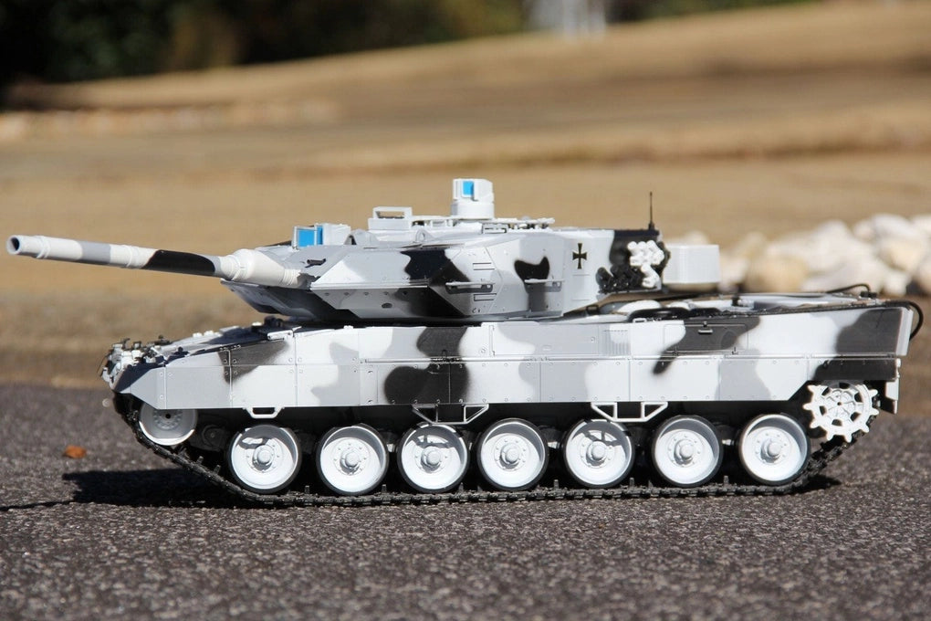 HENG LONG - German Leopard 2A6 Winter Camo Upgrade Edition 1/16 Scale Battle Tank - RTR (HLG3889-003)